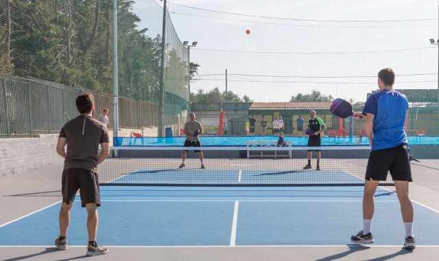 Bari,  sbarcato il pickleball: quel mix tra tennis, badminton e ping pong che ha conquistato gli Usa